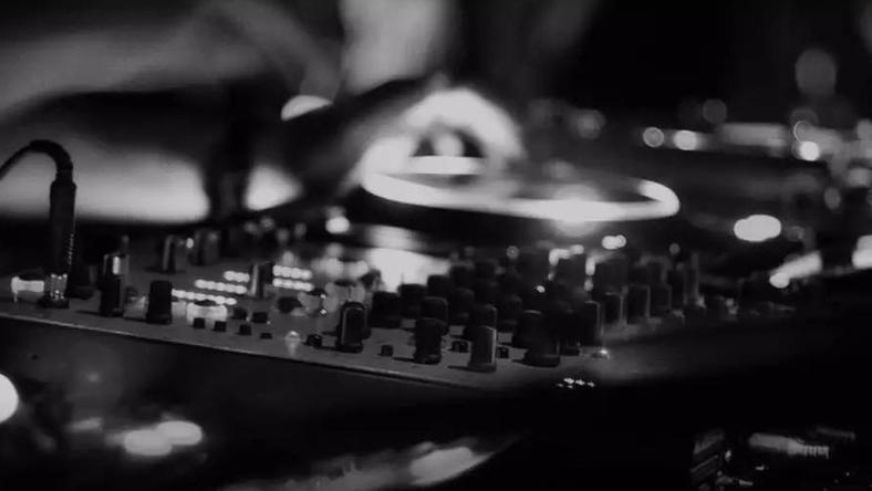 当“陪睡”成为流量入口